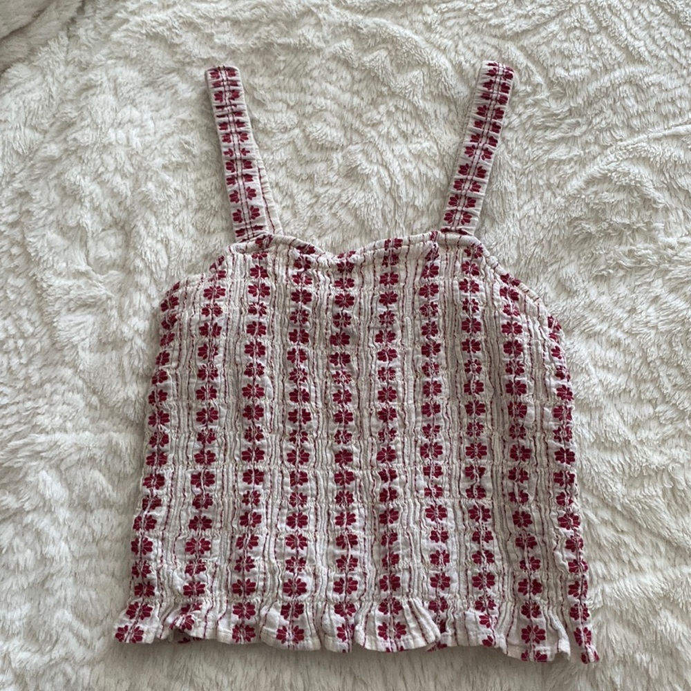Small American Eagle tank! Super cute and flattering, ribbed floral tank:)